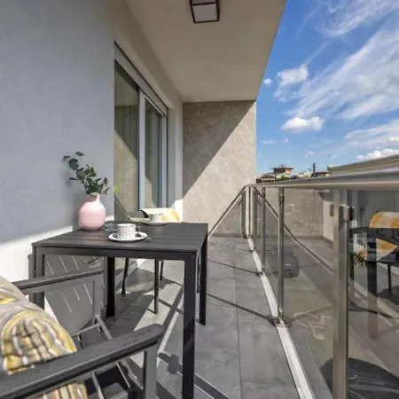 Διαμέρισμα Amade 1 *